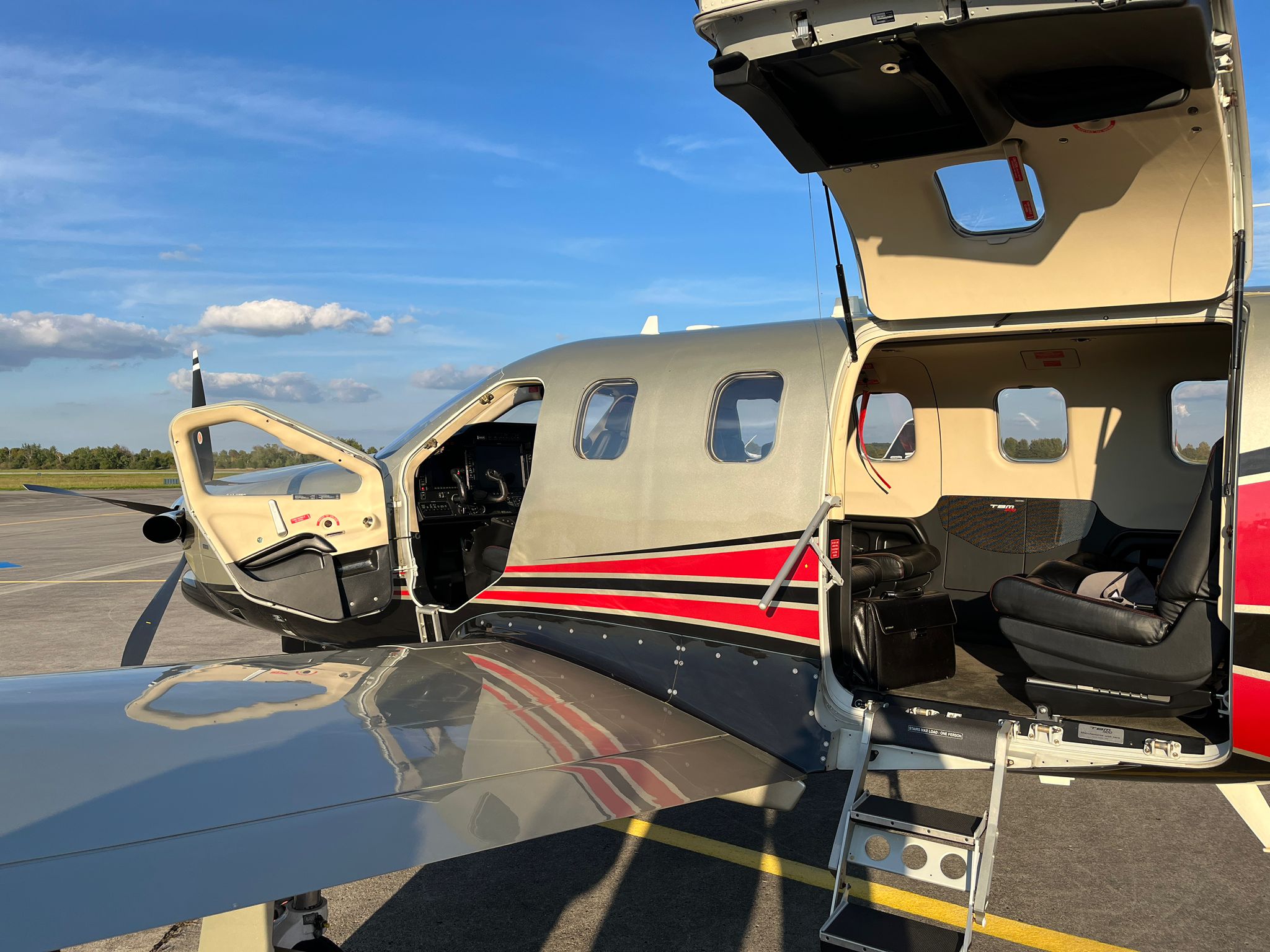 OM TZA Open Cabin